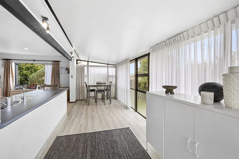 Photo of property in 14 Winstone Place, Highlands Park, New Plymouth, 4312