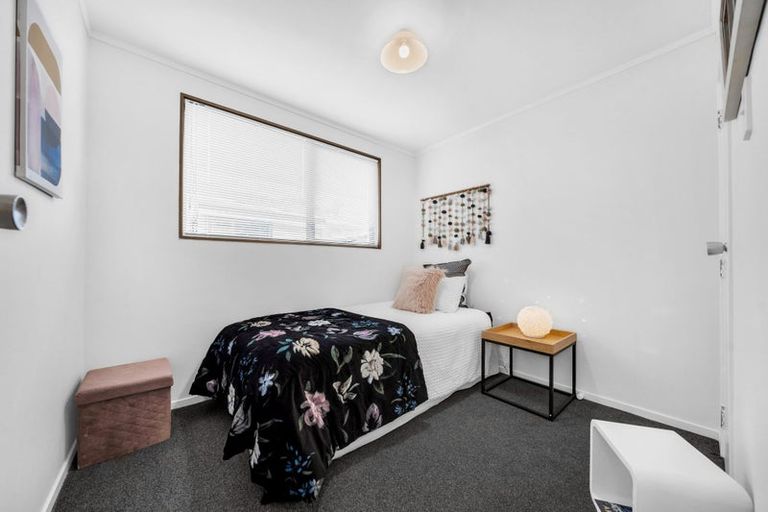 Photo of property in 1/52 Butterworth Drive, Glendene, Auckland, 0602