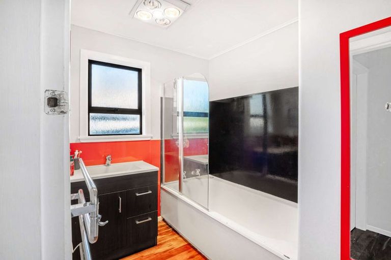 Photo of property in 10 Omori Place, Castlecliff, Whanganui, 4501