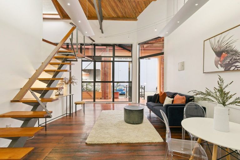 Photo of property in Courtenay Mews Apartments, 3/14 Alpha Street, Te Aro, Wellington, 6011