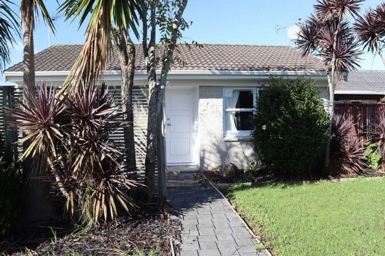 Photo of property in 1/8 Waikaremoana Place, Pakuranga Heights, Auckland, 2010