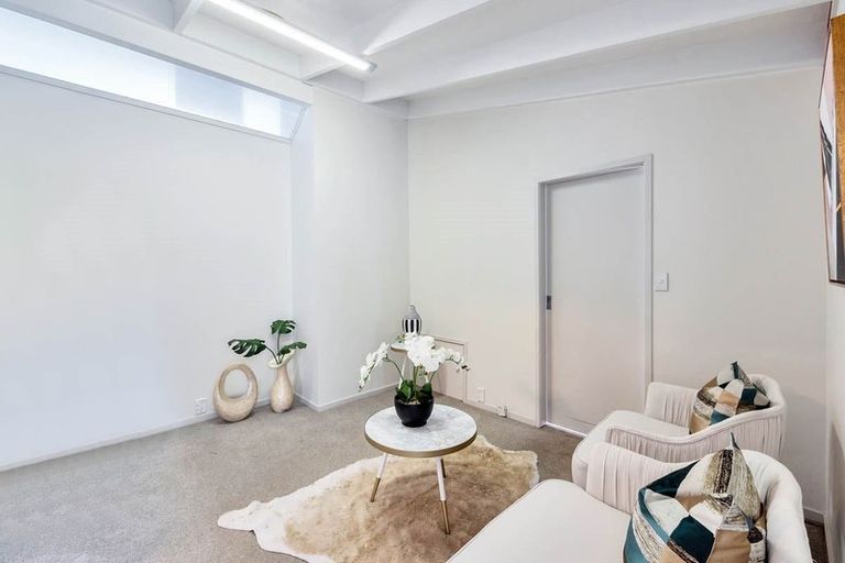 Photo of property in 34 Oaktree Avenue, Browns Bay, Auckland, 0630