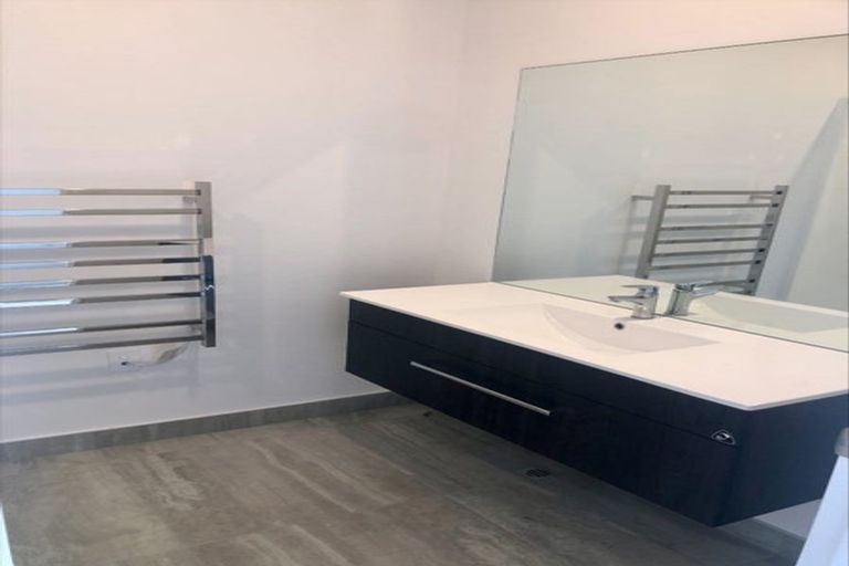 Photo of property in 62u2 Spenmoor Street, Newlands, Wellington, 6037