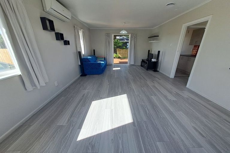 Photo of property in 3244a Great North Road, New Lynn, Auckland, 0600