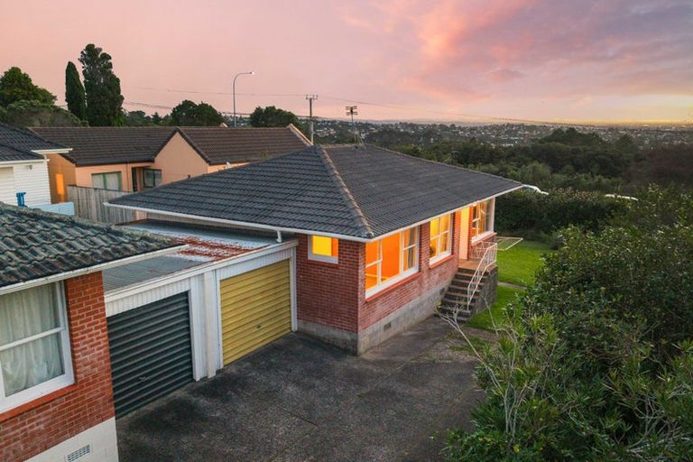 Photo of property in 1/229 Glenfield Road, Hillcrest, Auckland, 0627