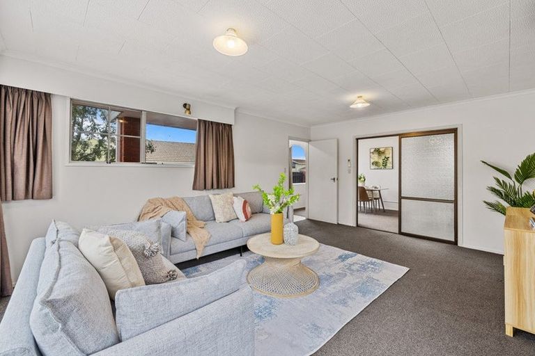 Photo of property in 28 Sawtell Place, Northcote, Christchurch, 8052
