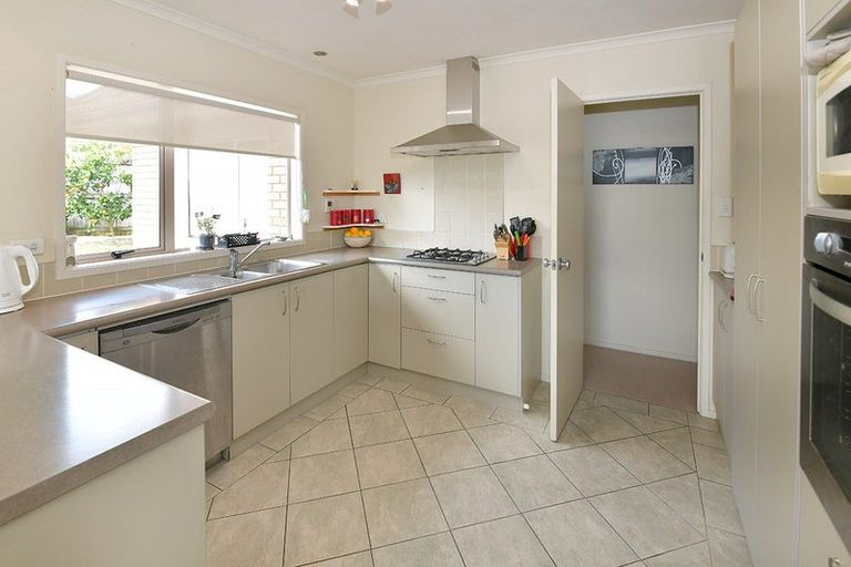 Photo of property in 1 Springtide Place, Red Beach, 0932