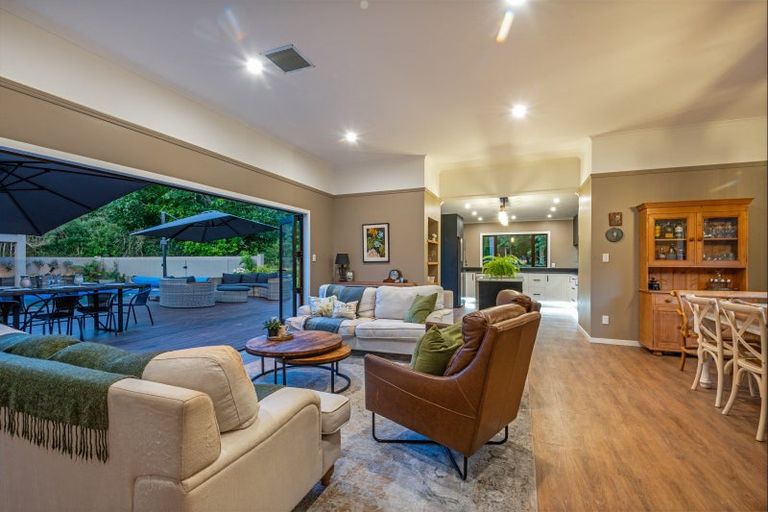 Photo of property in 52 Turitea Road, Fitzherbert, Palmerston North, 4472