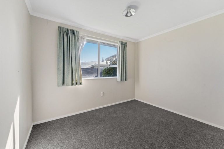 Photo of property in 24 Hillcrest Drive, Kelvin Grove, Palmerston North, 4414