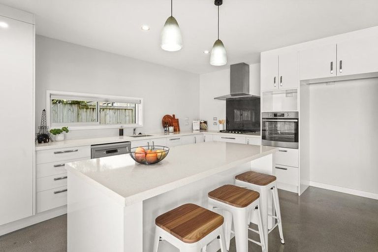 Photo of property in 33 Kahuparere Crescent, Pyes Pa, Tauranga, 3112