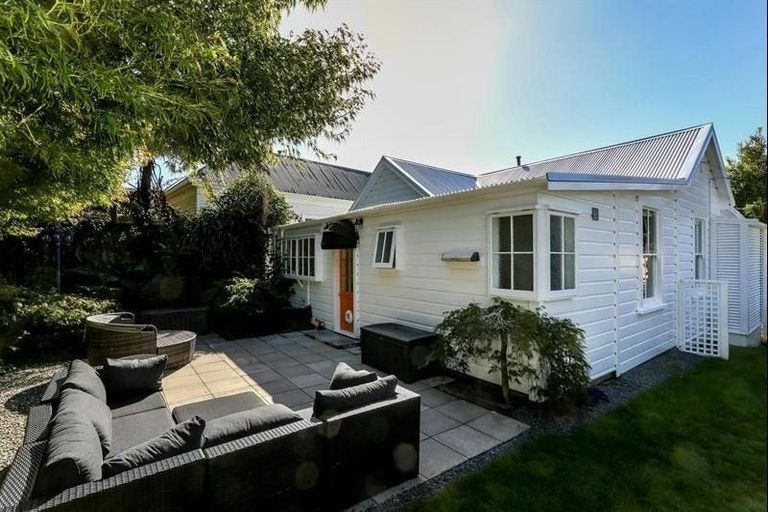 Photo of property in 18 Bracken Street, New Plymouth, 4310