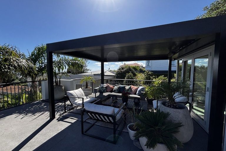 Photo of property in 163 Vivian Street, New Plymouth, 4310