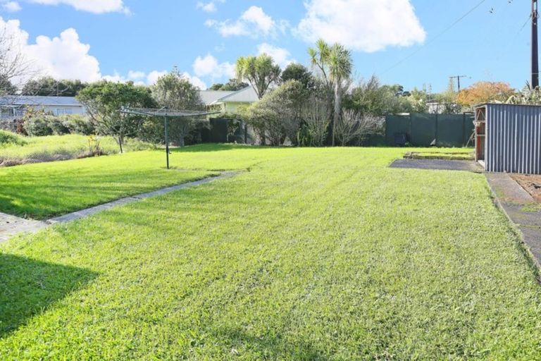 Photo of property in 57 Mcleod Road, Te Atatu South, Auckland, 0610