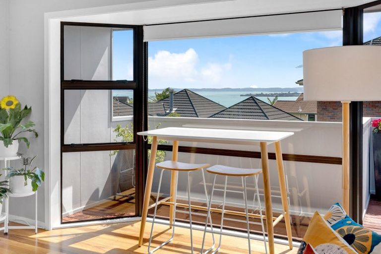 Photo of property in 1/180 Sandspit Road, Shelly Park, Auckland, 2014