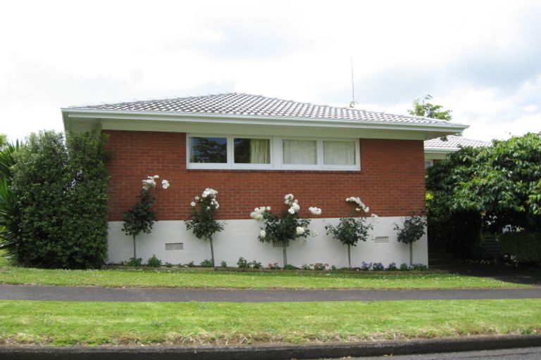 Photo of property in 1a Laurelwood Avenue, Pukekohe, 2120
