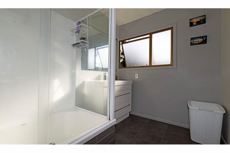 Photo of property in 31 Hartley Terrace, Massey, Auckland, 0614