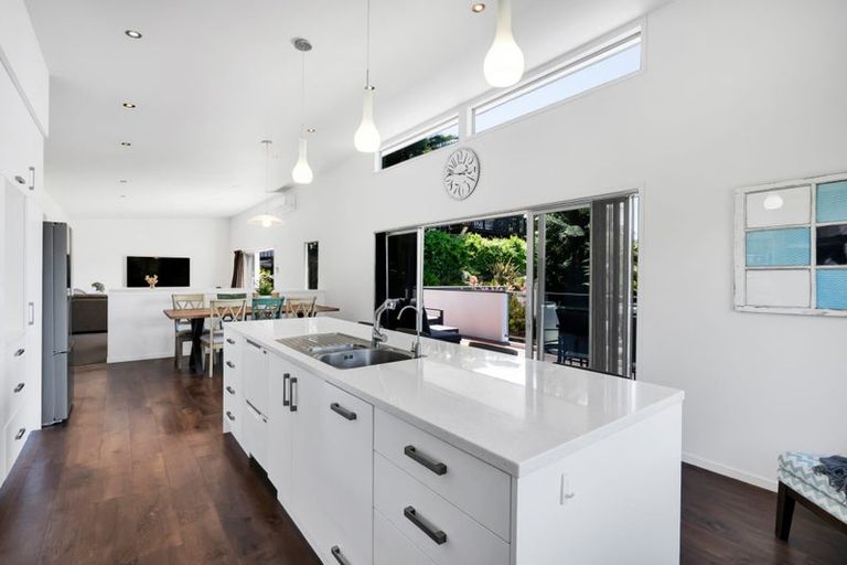 Photo of property in 82 Awanui Street, Merrilands, New Plymouth, 4312