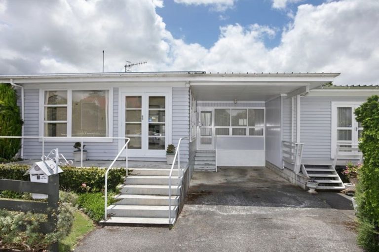 Photo of property in 2 Signal Street, Marton, 4710