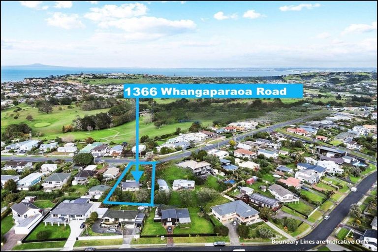 Photo of property in 1366 Whangaparaoa Road, Army Bay, Whangaparaoa, 0930
