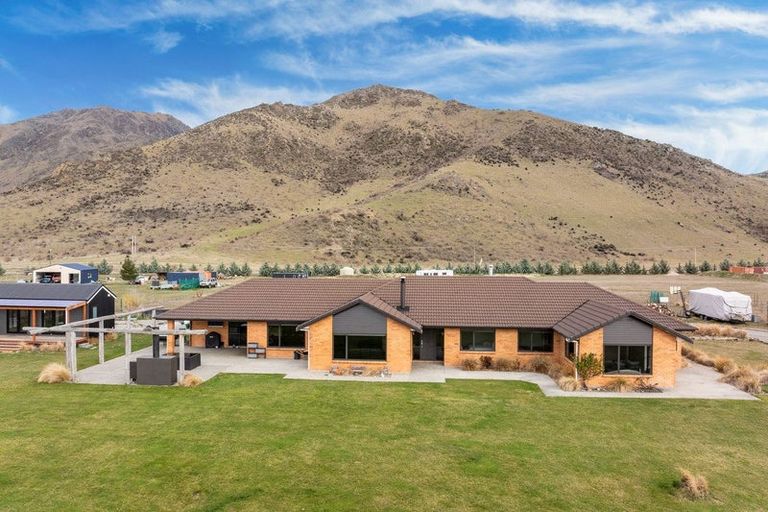 Photo of property in 10 Hardacre Place, Omarama, 9412