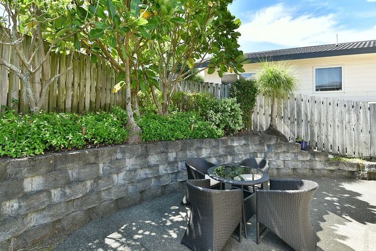 Photo of property in 2/8 Knott Road, Stanmore Bay, Whangaparaoa, 0932