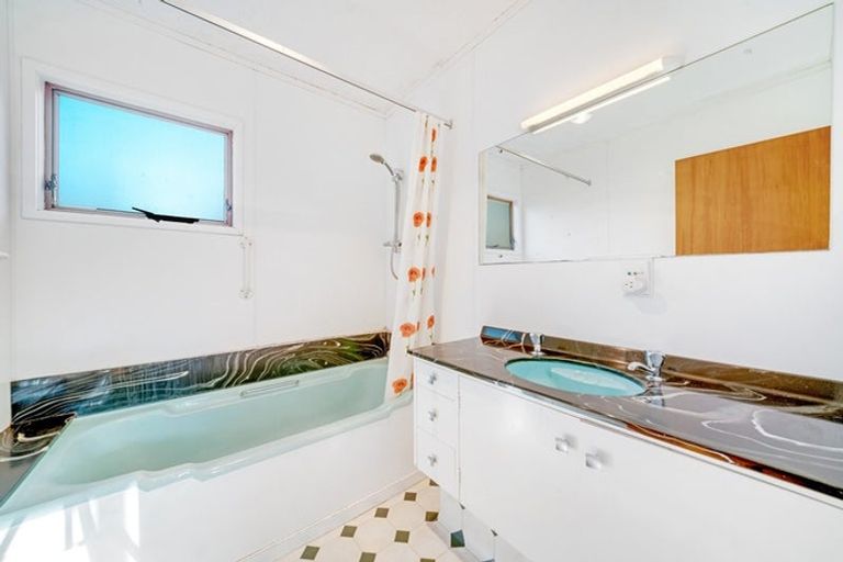 Photo of property in 56 Hain Avenue, Mangere East, Auckland, 2024