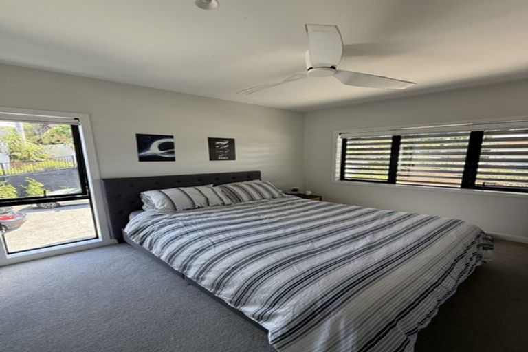 Photo of property in 31 Oakpark Place, West Harbour, Auckland, 0618