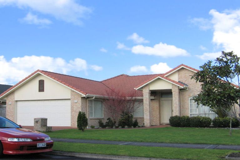 Photo of property in 4 Claremont Way, East Tamaki Heights, Auckland, 2016