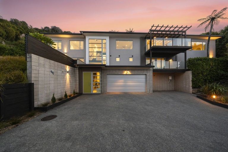 Photo of property in 24 Mewburn Rise, Karori, Wellington, 6012