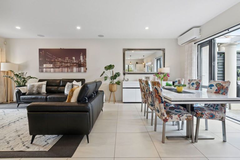 Photo of property in Point Ridge, 130 Gills Road, Albany Heights, Auckland, 0632