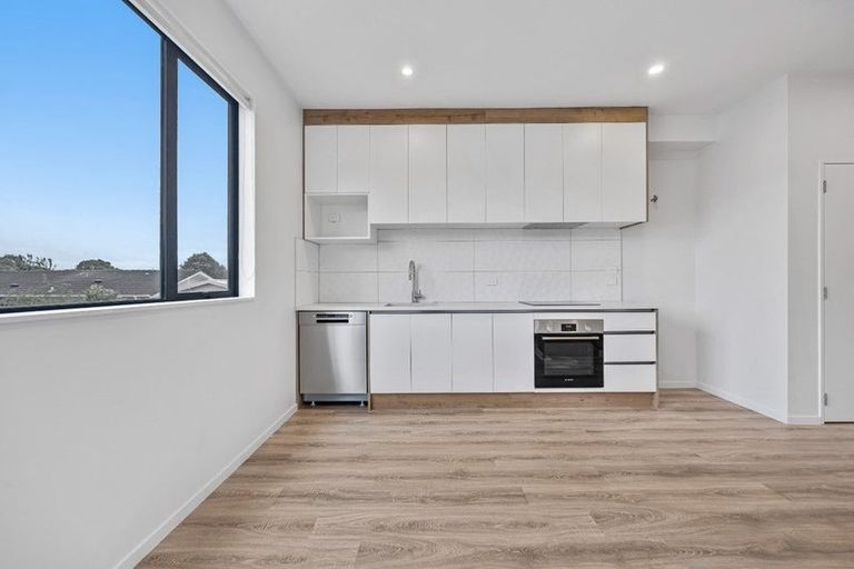 Photo of property in 345 Pakuranga Road, Pakuranga Heights, Auckland, 2010