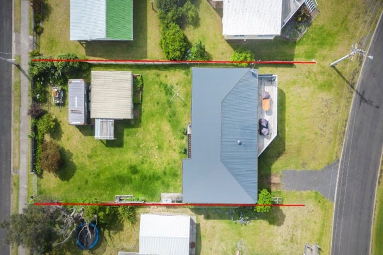 Photo of property in 320 Ocean Road, Whangamata, 3620