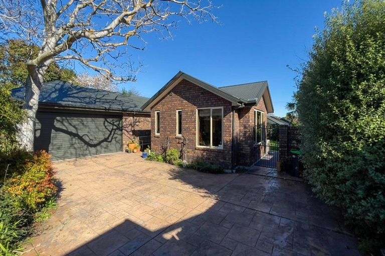 Photo of property in 87a Eastern Terrace, Beckenham, Christchurch, 8023
