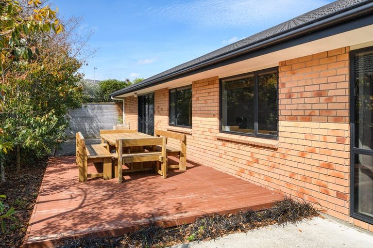 Photo of property in 23 Walnut Grove, Kelvin Grove, Palmerston North, 4414