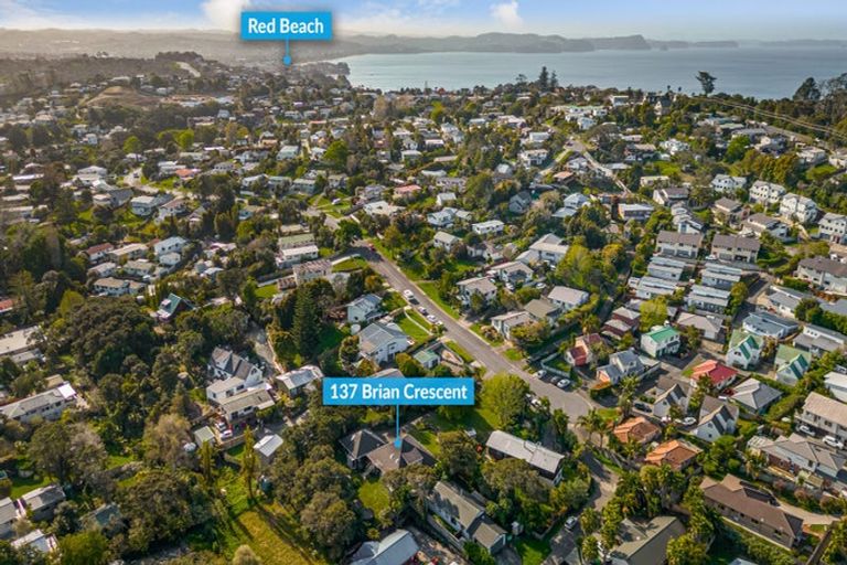 Photo of property in 137 Brian Crescent, Stanmore Bay, Whangaparaoa, 0932