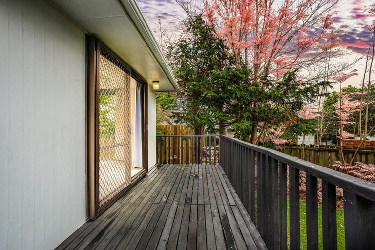 Photo of property in 2/5 Compass Place, Te Atatu Peninsula, Auckland, 0610