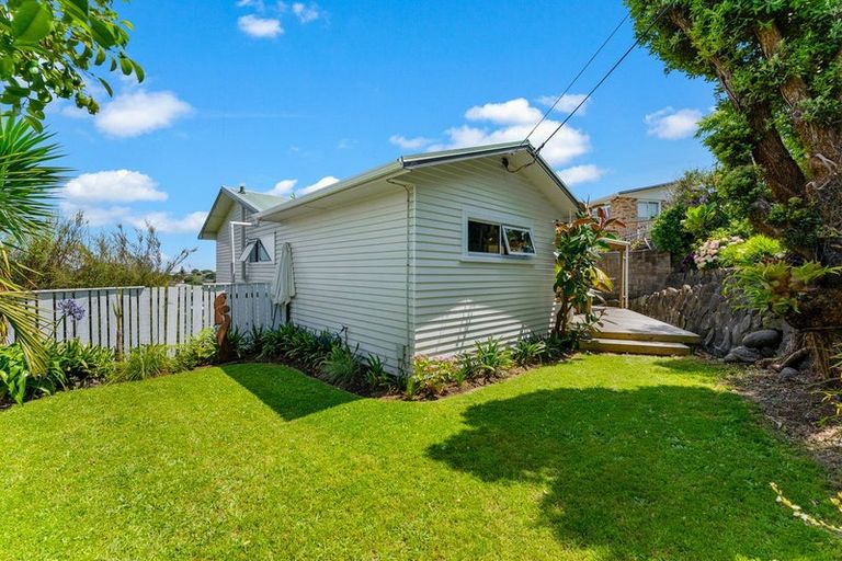 Photo of property in 13 Mount View Place, Spotswood, New Plymouth, 4310
