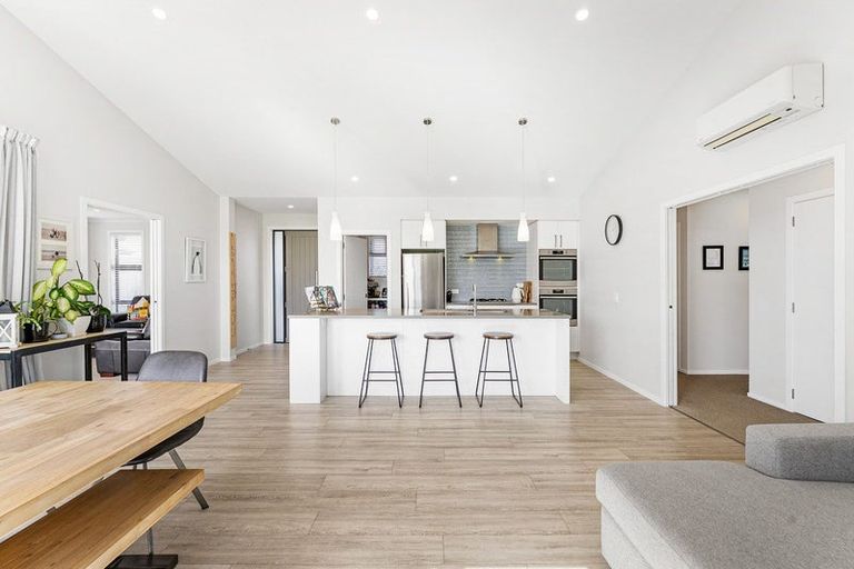 Photo of property in 35 Harding Drive, Papamoa Beach, Papamoa, 3118