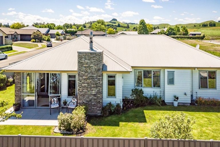 Photo of property in 4 Highgrove Place, Waipukurau, 4200