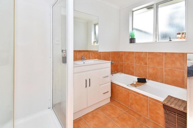 Photo of property in 15 Morewa Place, Takanini, 2112