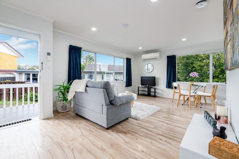 Photo of property in 2/50 Makora Road, Massey, Auckland, 0614