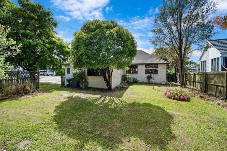 Photo of property in 2 Inglewood Place, Avonhead, Christchurch, 8042