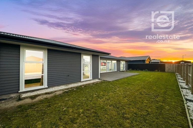 Photo of property in 8 Clonbunny Close, Rolleston, 7614