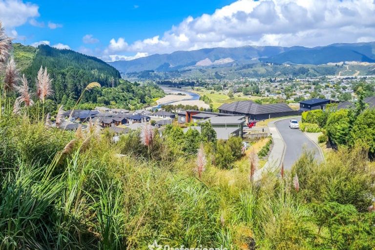 Photo of property in 60 Riverstone Drive, Riverstone Terraces, Upper Hutt, 5018