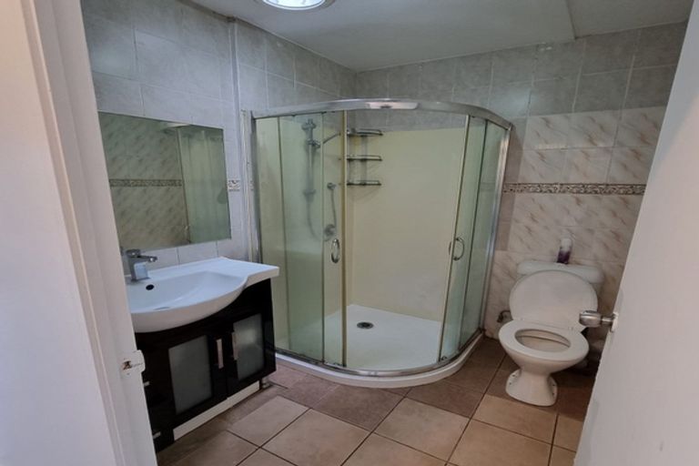 Photo of property in 2/202 Massey Road, Mangere East, Auckland, 2024