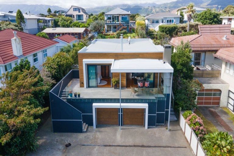 Photo of property in 79 Marine Parade, Paraparaumu Beach, Paraparaumu, 5032