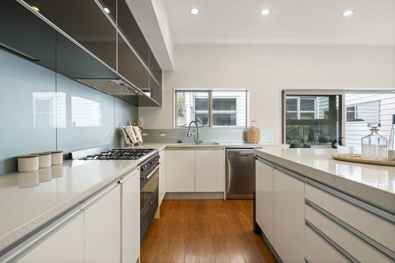 Photo of property in 10 Bayside Drive, Browns Bay, Auckland, 0630