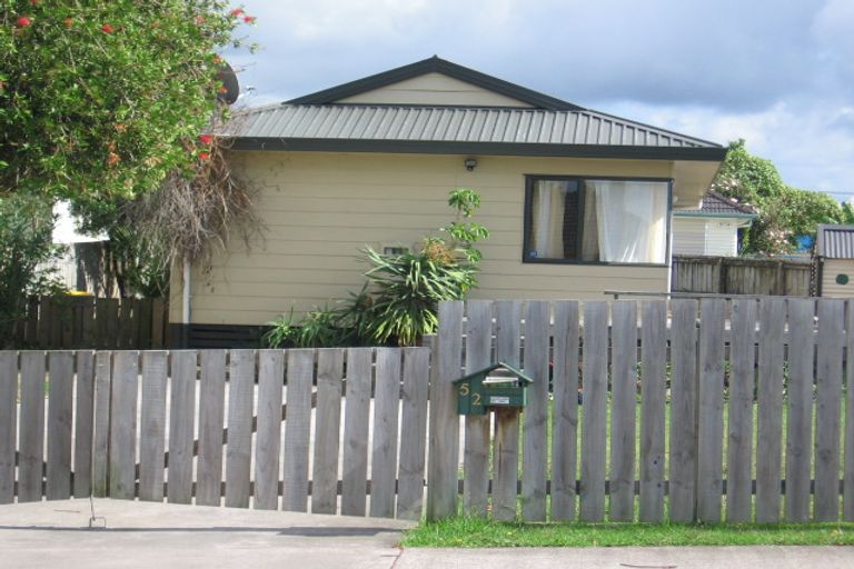 Photo of property in 52 Kelwyn Road, Kelston, Auckland, 0602