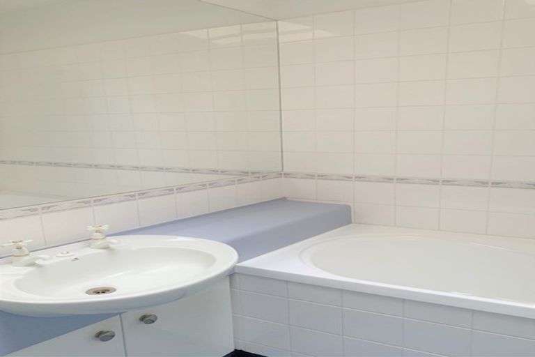 Photo of property in St James Courts, 3/77 Gloucester Street, Christchurch Central, Christchurch, 8013