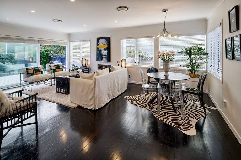 Photo of property in 3 Surrey Street, Tawa, Wellington, 5028